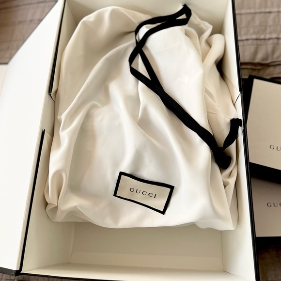 Soho Chain Backpack Leather - Excellent Condition *NEW* - Picture 7 of 10